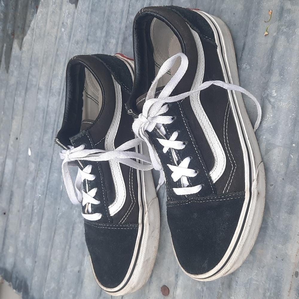 Vans classic black and white old skools